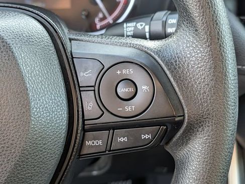 Used 2024 Toyota RAV4 XLE FWD image 20