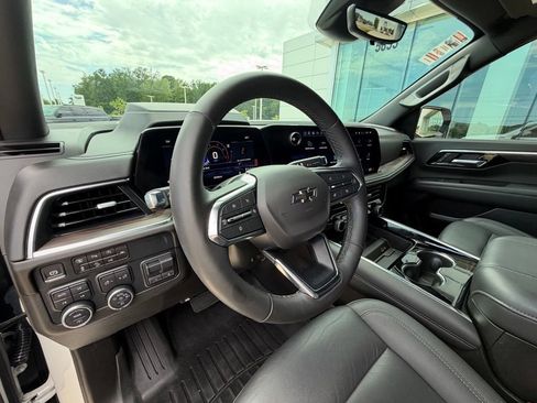Used 2025 Chevrolet Tahoe Z71 w/ Z71 Off-Road Package AWD/4WD image 15