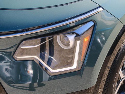 Used 2023 Kia Niro EX Touring image 5
