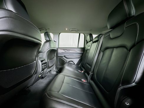 Used 2023 Jeep Grand Cherokee Limited image 28