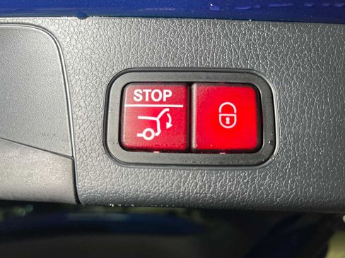 Used 2025 Mercedes-Benz GLB 250 4MATIC image 16