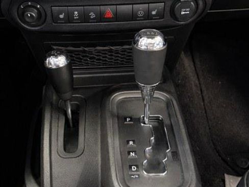 Used 2015 Jeep Wrangler Unlimited Sahara w/ Connectivity Group image 10