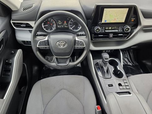 Used 2023 Toyota Highlander L image 29