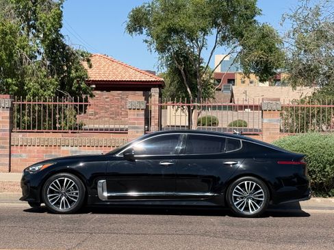 Used 2018 Kia Stinger Premium RWD image 3
