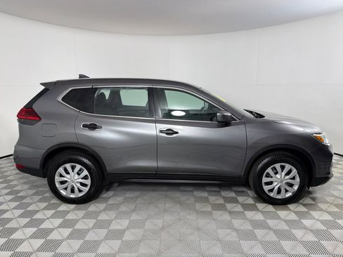 Used 2017 Nissan Rogue S image 4