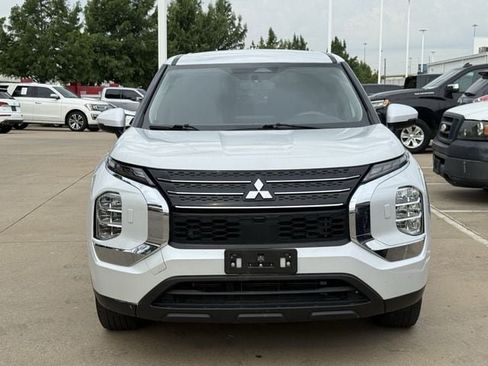Used 2023 Mitsubishi Outlander ES AWD/4WD image 7