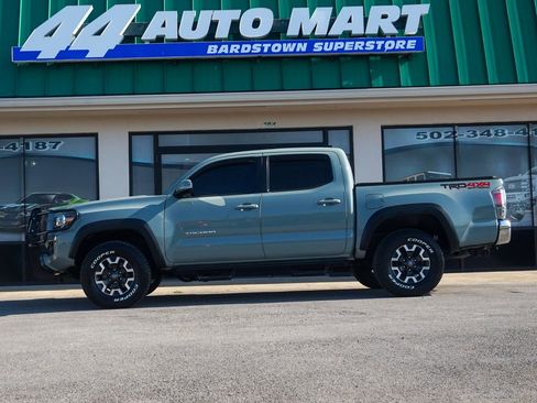 Used 2022 Toyota Tacoma TRD Off-Road image 5