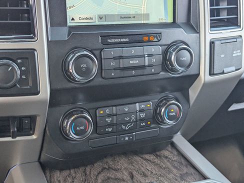 Used 2019 Ford F250 Lariat w/ Chrome Package image 29