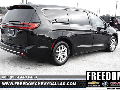 Used 2023 Chrysler Pacifica Touring-L FWD image 39