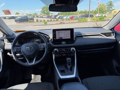 Used 2023 Toyota RAV4 XLE w/ Convenience Package AWD/4WD image 12