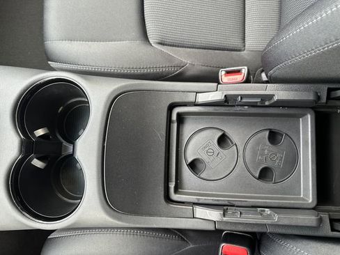 Used 2021 Toyota Venza LE w/ Carpet Mat Package (TMS) image 18