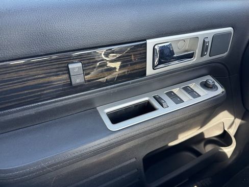 Used 2010 Lincoln MKX AWD image 29