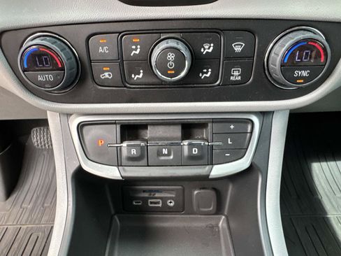 Used 2022 GMC Terrain SLT w/ LPO, Floor Liner Package FWD image 29