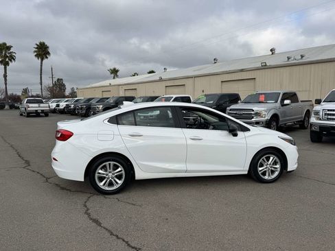 Used 2017 Chevrolet Cruze LT w/ Convenience Package image 11