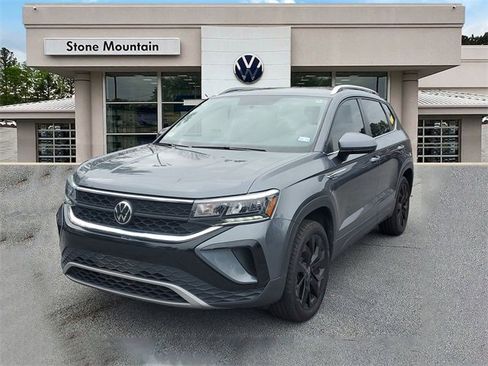Used 2022 Volkswagen Taos SE image 1