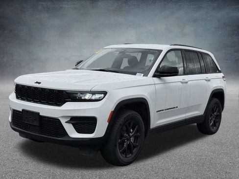 Used 2024 Jeep Grand Cherokee Altitude image 7