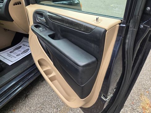 Used 2013 Dodge Grand Caravan SE FWD image 24