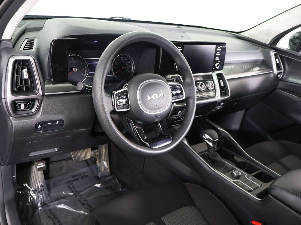 Used 2023 Kia Sorento LX FWD image 26