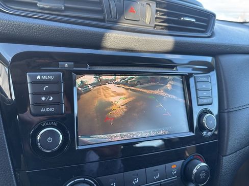 Used 2018 Nissan Rogue S image 17