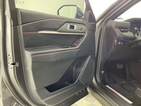 Used 2025 Ford Explorer ST-Line w/ Premium Package AWD/4WD image 8
