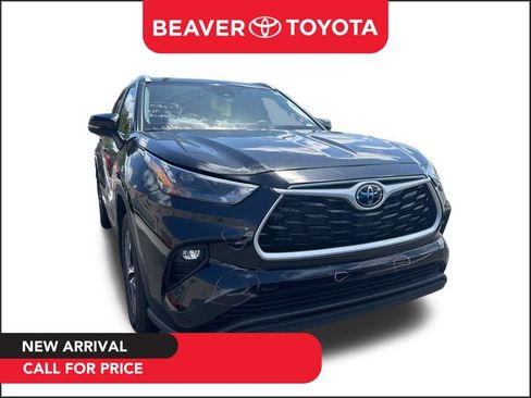 Used 2023 Toyota Highlander XLE FWD image 1