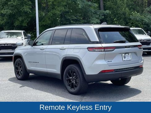 Used 2025 Jeep Grand Cherokee Altitude AWD/4WD image 7