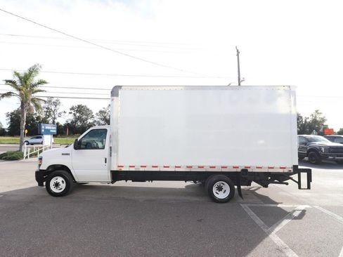 Certified 2022 Ford E-450 and Econoline 450 Super Duty w/ Power Windows & Locks Group image 12