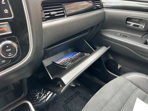 Used 2019 Mitsubishi Outlander SE FWD image 29