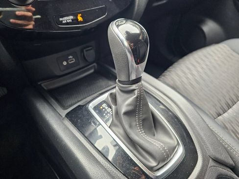 Used 2019 Nissan Rogue SV AWD/4WD image 31