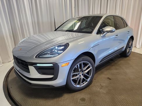 Used 2025 Porsche Macan image 1