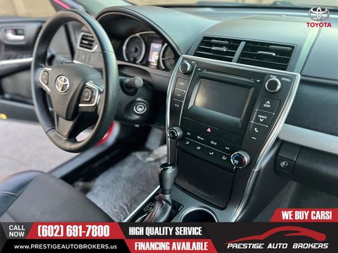 Used 2017 Toyota Camry SE image 2