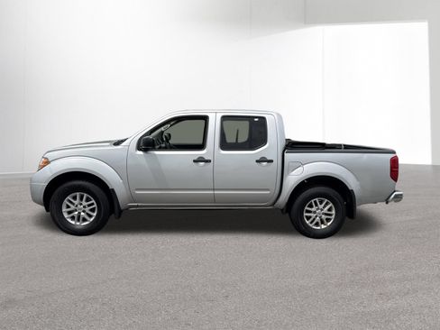 Used 2018 Nissan Frontier SV AWD/4WD image 2