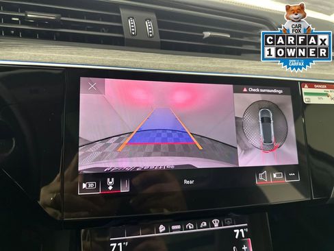 Used 2021 Audi e-tron Prestige w/ Prestige Package image 22