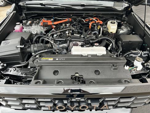 Certified 2025 Toyota 4Runner Trailhunter image 10