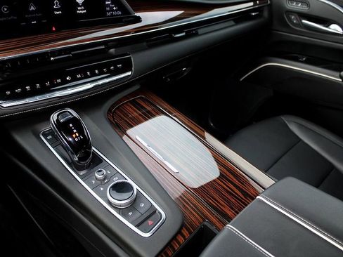 Used 2022 Cadillac Escalade Luxury image 18