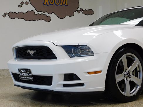Used 2013 Ford Mustang GT Premium image 33