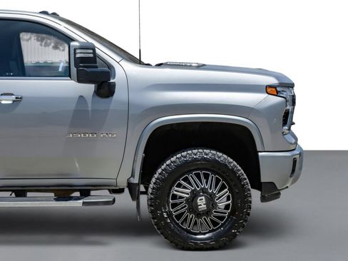 Used 2025 Chevrolet Silverado 3500 LTZ w/ LTZ Convenience Package AWD/4WD image 8