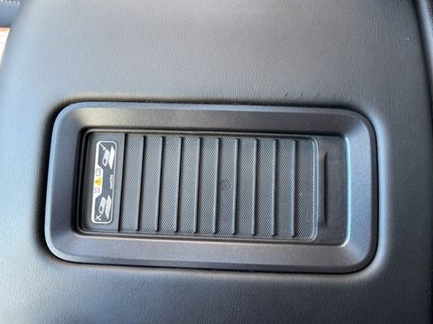 Used 2016 GMC Yukon SLT w/ Premium Edition image 32