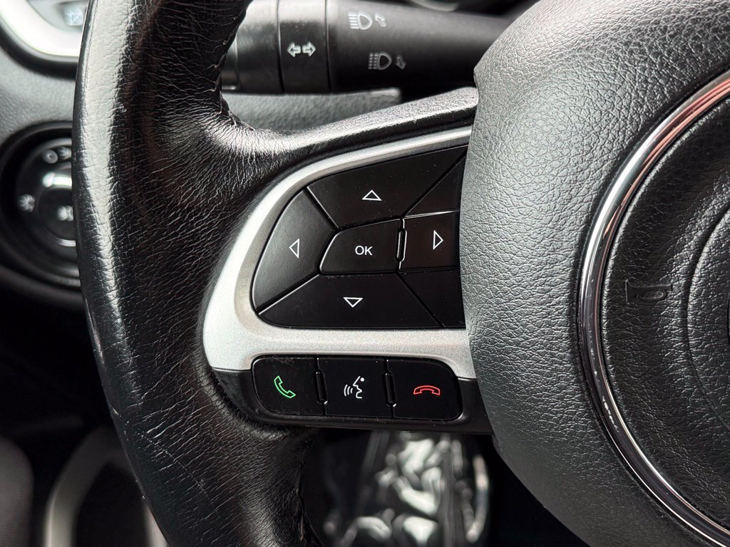 Used 2021 Jeep Renegade Latitude w/ Luxury Group I AWD/4WD image 25