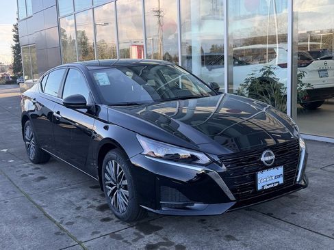 New 2025 Nissan Altima 2.5 SV image 2