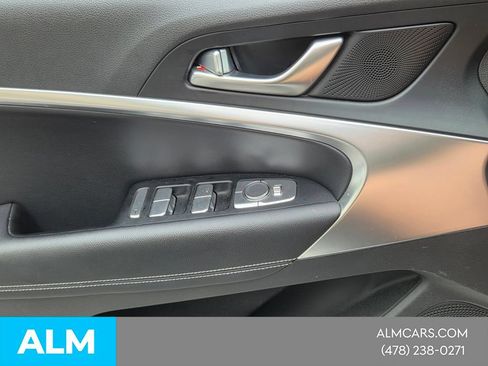 Used 2025 Genesis G70 2.5T RWD image 25