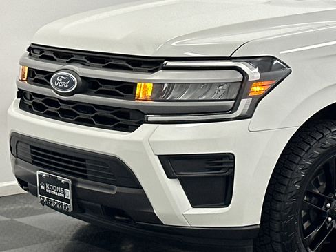 Used 2023 Ford Expedition XLT image 2