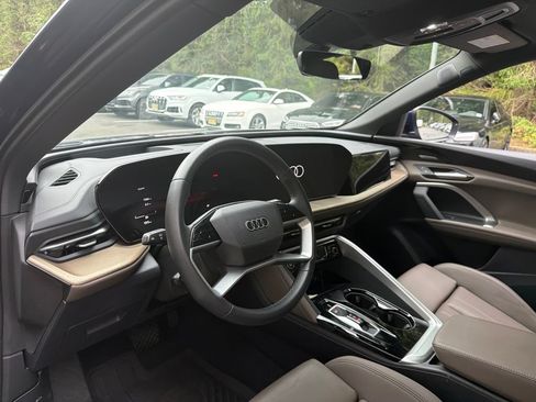 Certified 2025 Audi Q5 Premium w/ Premium Plus AWD/4WD image 5