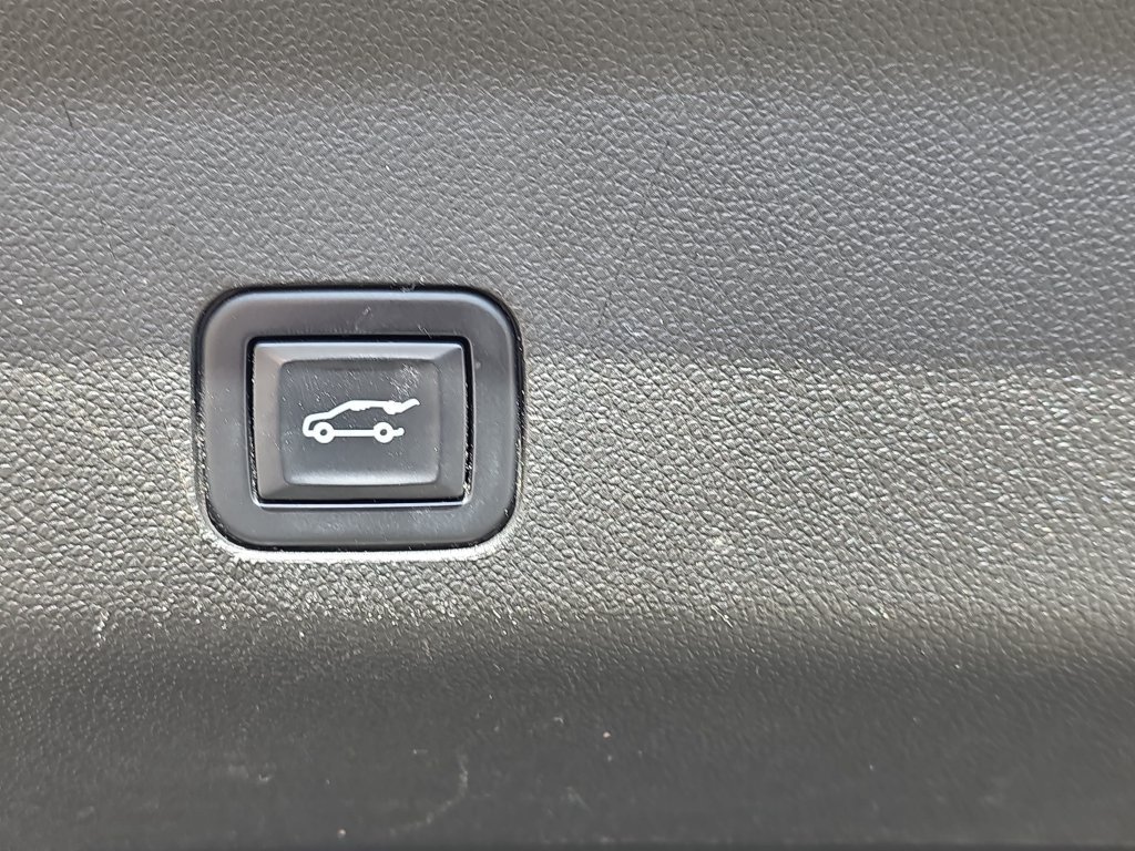 Used 2022 Chevrolet Suburban LT w/ LT Signature Package RWD image 14