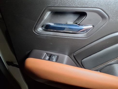 Used 2024 GMC Canyon AT4 image 23