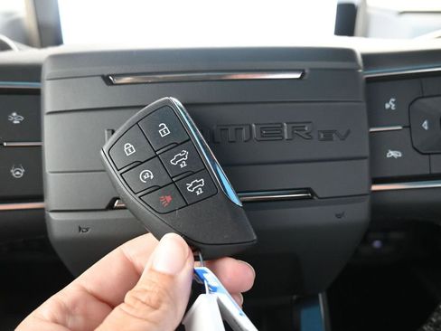 New 2025 GMC Hummer EV 2X image 33