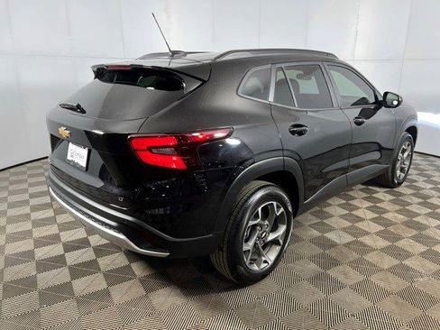 Certified 2025 Chevrolet Trax LT w/ Driver Confidence Package image 5