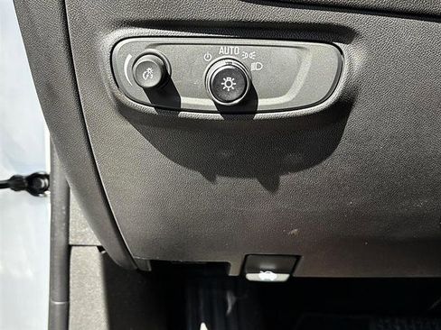 Used 2023 Chevrolet Equinox LS FWD image 12