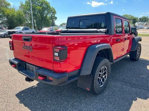 Used 2024 Jeep Gladiator Rubicon w/ Convenience Group AWD/4WD image 8