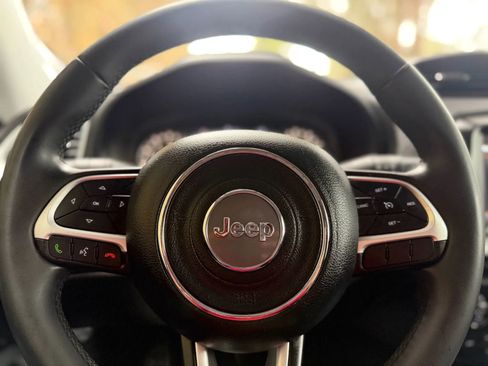 Used 2018 Jeep Renegade Latitude w/ UConnect 8.4 Nav Group image 20